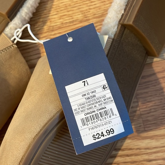 NWT Universal Thread Tan Zuri Slip On - Picture 3 of 3
